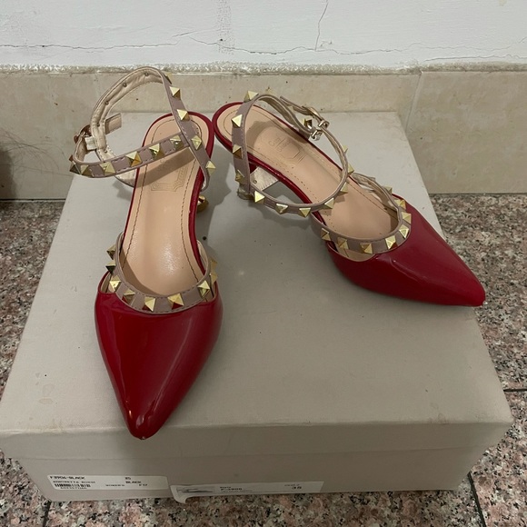 Shoes - Picture 2 of 3